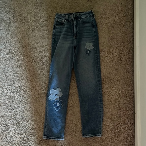 Hollister Mom Jean - Picture 2 of 4